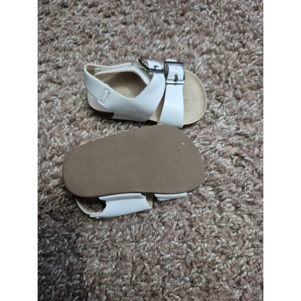 Old navy girls sandals size 0-3 like new